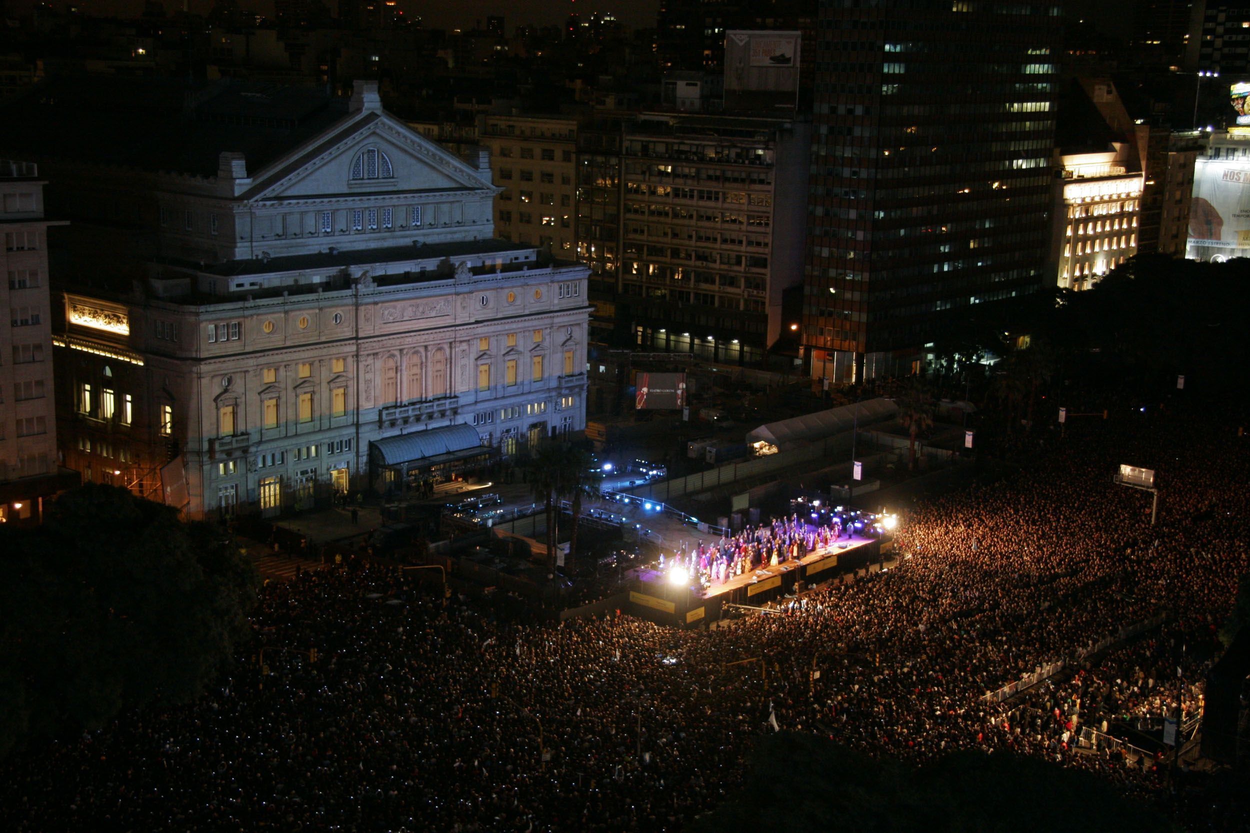 Reapertura_del_Teatro_Col%C3%B3n_-_Vista_exterior_del_Teatro_%287%29.jpg