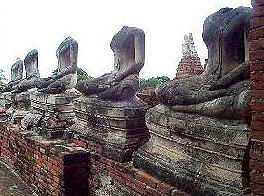 a_Ayutthaya_Buddhas_on_Ordination_wall_1.jpg