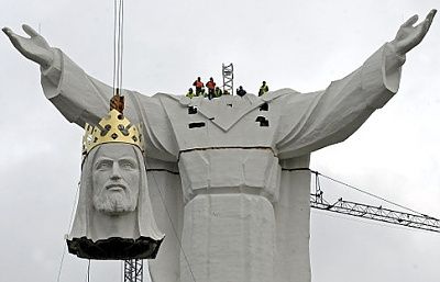 11_7_10_-world-27s-largest-jesus-poland.jpg