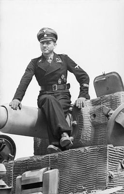 bundesarchiv_bild_101i-299-1802-08-_nordfrankreich-_michael_wittmann_auf_panzer_vi_-tiger_i-.jpg