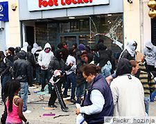 london-riots-looters.jpg
