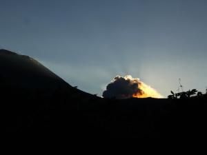 116256_gunung-lokon--sulawesi-utara--meletus_300_225.jpg