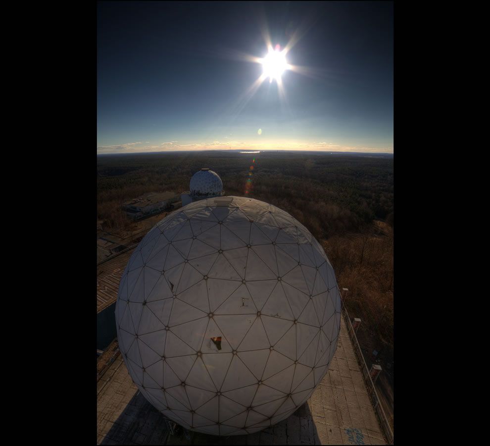 At-the-Teufelsberg-in-Berlin.-A-former-american-monitoring-station-for-eastern-radio-communicati.jpg