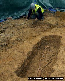 _56755976_excavatingaroundaburial.jpg