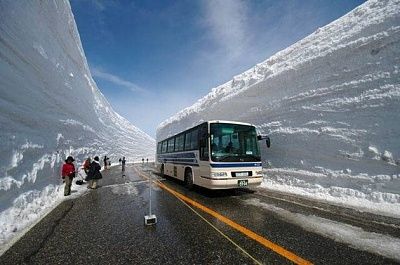 65-foot-high-snow-layer-japan1.jpg