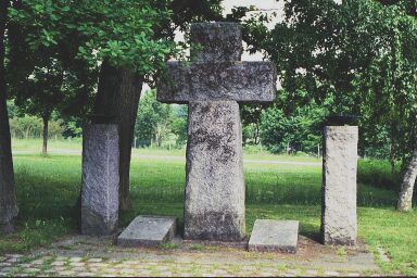 Monument in honor of Austrian victims of Dachau.jpg
