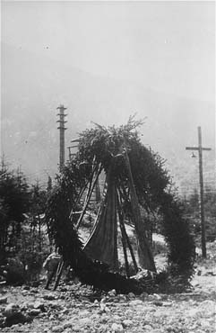 A memorial wreath on the site of a mass grave in the Ebensee concentration camp1.jpg