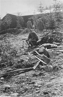 Survivors in the hospital compound in Ebensee..jpg