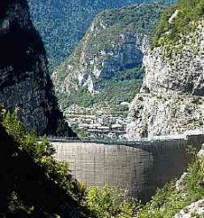 La-diga-del-Vajont-03.jpg