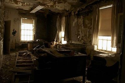 abandoned-police-station-02.jpg