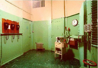 lethal-injection-sanquentin-anteroom.jpg