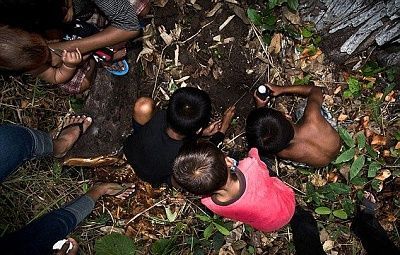 cambodia_kids_eat_spiders_002.jpg