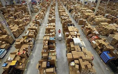 inside-amazons-chaotic-storage-warehouses-1.jpg