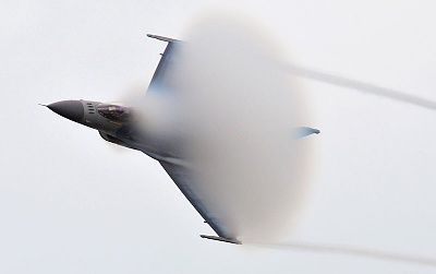 cone-condensation-f16-approaching-mach-1-speed-sound.jpg