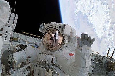 greetings-earthlings-waving-astronaut-space.jpg