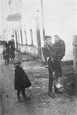 Rachel Ejber holds her niece Sheindel Rajs on a street in the Wlodawa ghetto.jpg