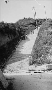 American soldiers and survivors on the stone 'stairs of death' (Todesstiege).jpg