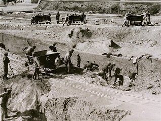 Forced labor in the quarry of the Mauthausen concentration camp.jpg