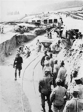 SS-Hauptsturmfuehrer Georg Bachmaier, deputy to Commandant Franz Ziereis in Mauthausen, inspects.jpg