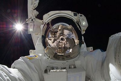 self-portrait-space-aki-hoshide-earth-reflected-helmet.jpg