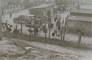 Survivors, American soldiers, and Red Cross workers at the Mauthausen concentration camp.jpg