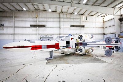 lego-star-wars-x-wing-largest-lego-sculpture-ever-2.jpg