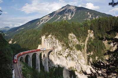 rhaetian-railway-albula-bernina-glacier-express-bernina-express-unesco-2.jpg