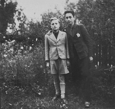 Two members of the Irgun Brit Zion Zionist youth movement in the Kovno ghetto.jpg
