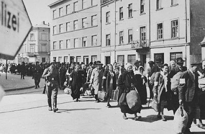 column-jews-march-bundles-down-main-street-krakow-during-liquidation-g.jpg