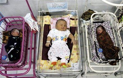 indonesia-giant-baby-c5c93925ec85bd69_large.jpg