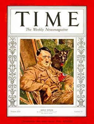 hitler-posing-his-dogs-001.jpg