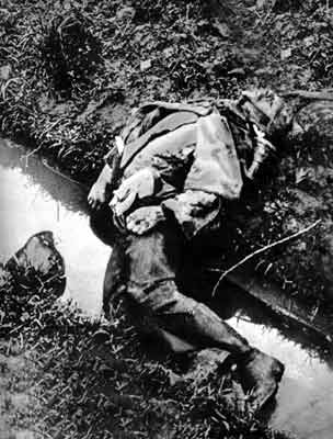 young%20German%20soldier%20dead%20in%20a%20ditch.jpg