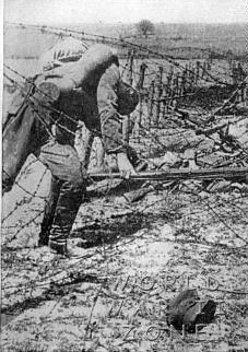 Russian_soldier_dead_on_the_wire.jpg