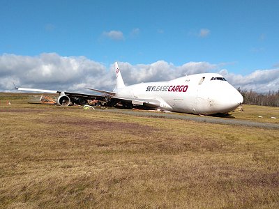 cargo-747-overruns-runway.jpg