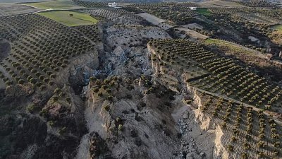earthquake-rift-hatay.jpg