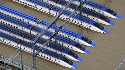 ten-hokuriku-shinkansen-trains.jpg