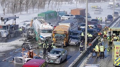 nearly-200-vehicle-pileup.jpg