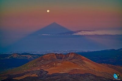 mount-teide-volcano-triangular-shadow.jpg
