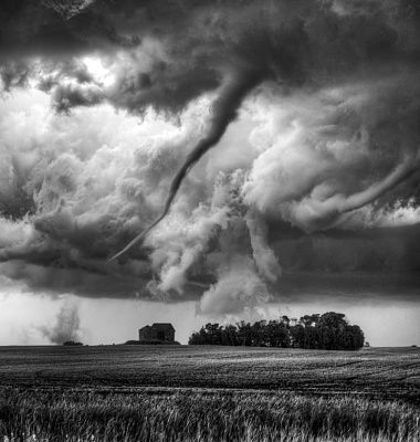 tornado-storm-cloud-loreburn-saskatchewan-canada.jpg