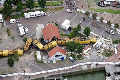 rail-grinding-train-crashes.jpg