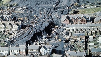 aberfan-spoil-tip-collapse.jpg