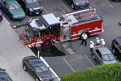parking-garage-section-collapses.jpg