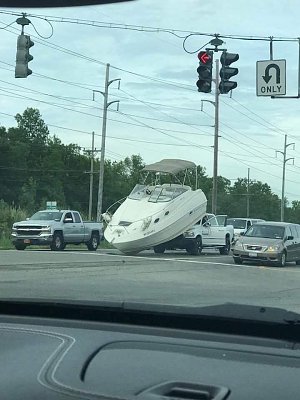 boat-breaks-loose.jpg
