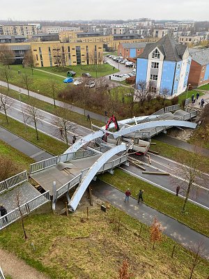 crane-strikes-pedestrian-bridge.jpg