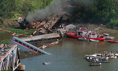 mauvilla-barge-strike-derailed.jpg