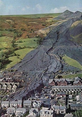 aberfan-coal-tip-collapse.jpg