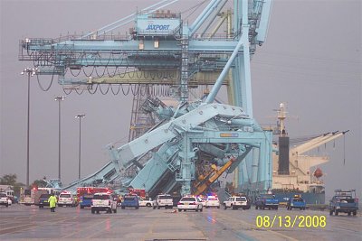 microburst-collapses-two-cranes.jpg