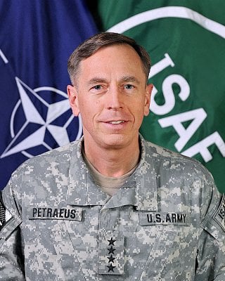 1200px-general_david_petraeus.jpg