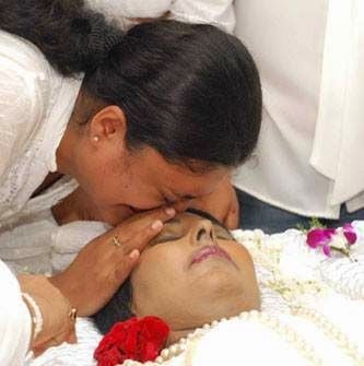 Rebeka%20Nirmali%20Funeral%20daughter.jpg