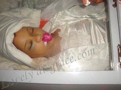 women-laying-caskets-011.jpg
